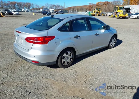 2016 Ford Focus S из США, поврежденный, VIN 1FADP3E21GL349014